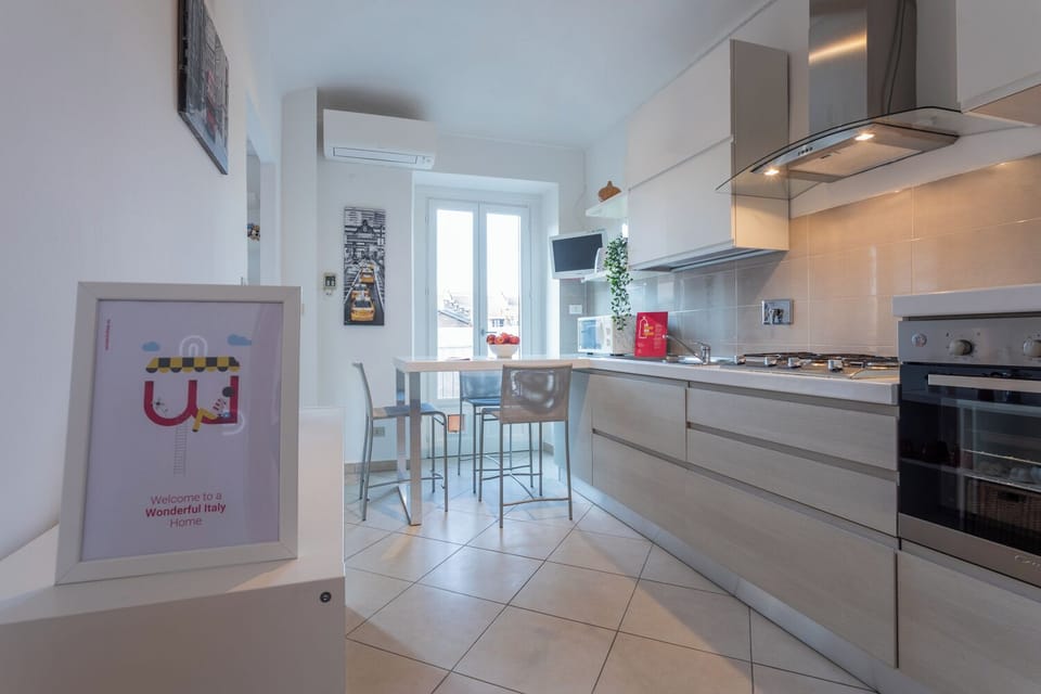 Apartment, Balcony | Living area | 32-inch flat-screen TV with cable channels