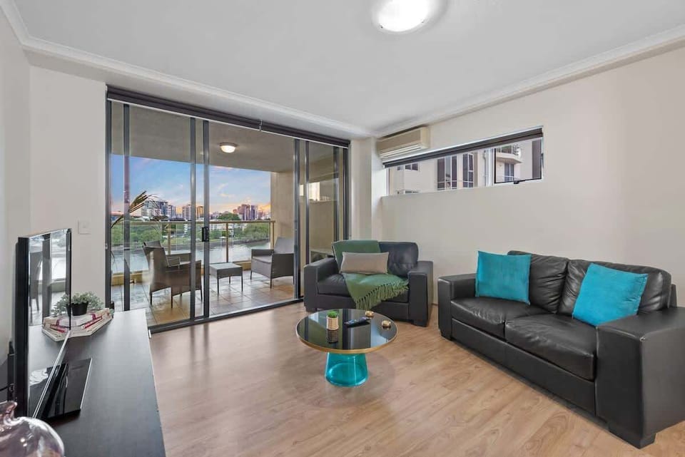 Spacious, Air-Con, Unlimited WiFi, Smart TV...