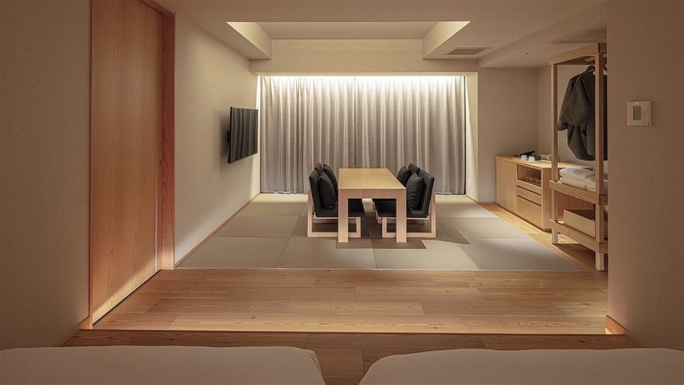 [Forest Twin] 44m² / bed width 1,200mm + futon. You can see the mountains and greenery from the terrace.