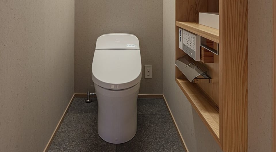 [Room facilities] Toilets with washlet functions are provided.
