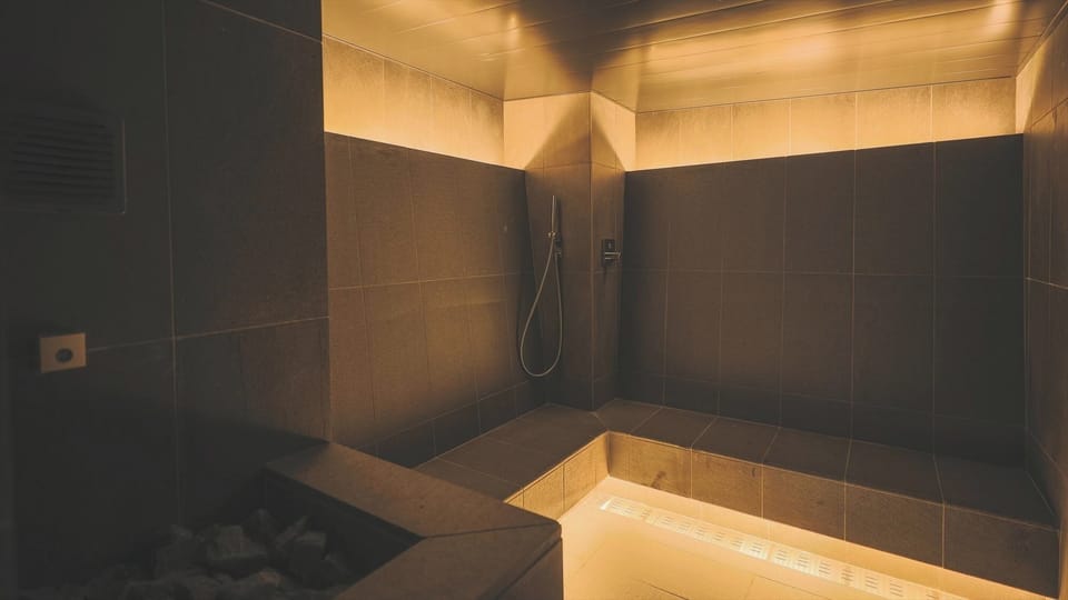 [Steam bath (steam sauna, women only)] You can expect to experience skin beautifying effects, detoxification through the expulsion of waste products, and better sleep.