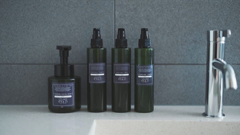 [Guest amenities] OSAJI's skincare line containing natural and hot spring ingredients.