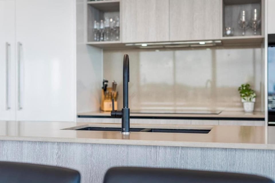 Apartment, 3 Bedrooms, Ocean View | Private kitchen | Full-size fridge, microwave, oven, stovetop