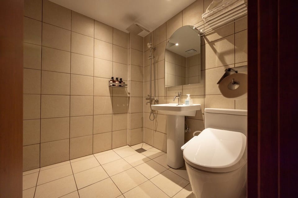 Double Room | Bathroom | Hair dryer, bidet, towels, soap