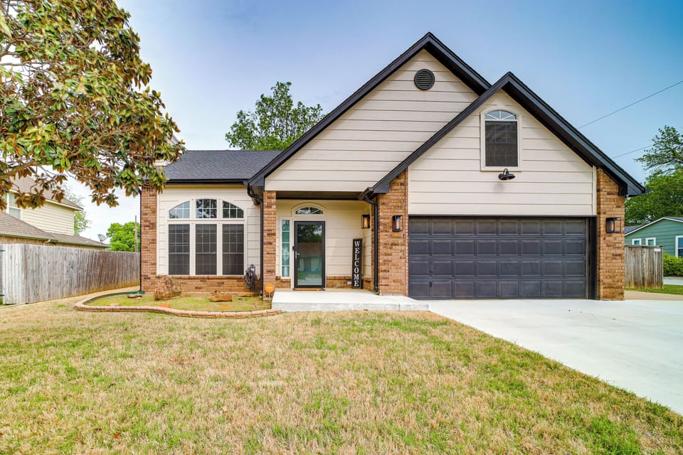 Property Exterior | Driveway (5 Vehicles) | Free Street Parking