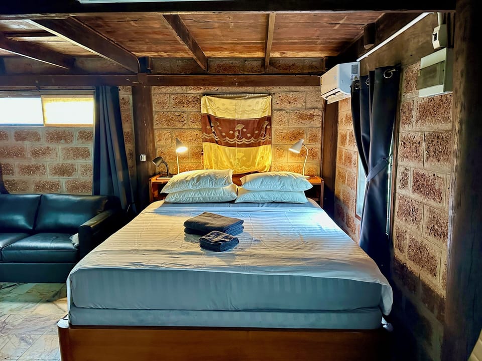 Traditional Room, 1 Bedroom | Pillowtop beds, desk, laptop workspace, free WiFi