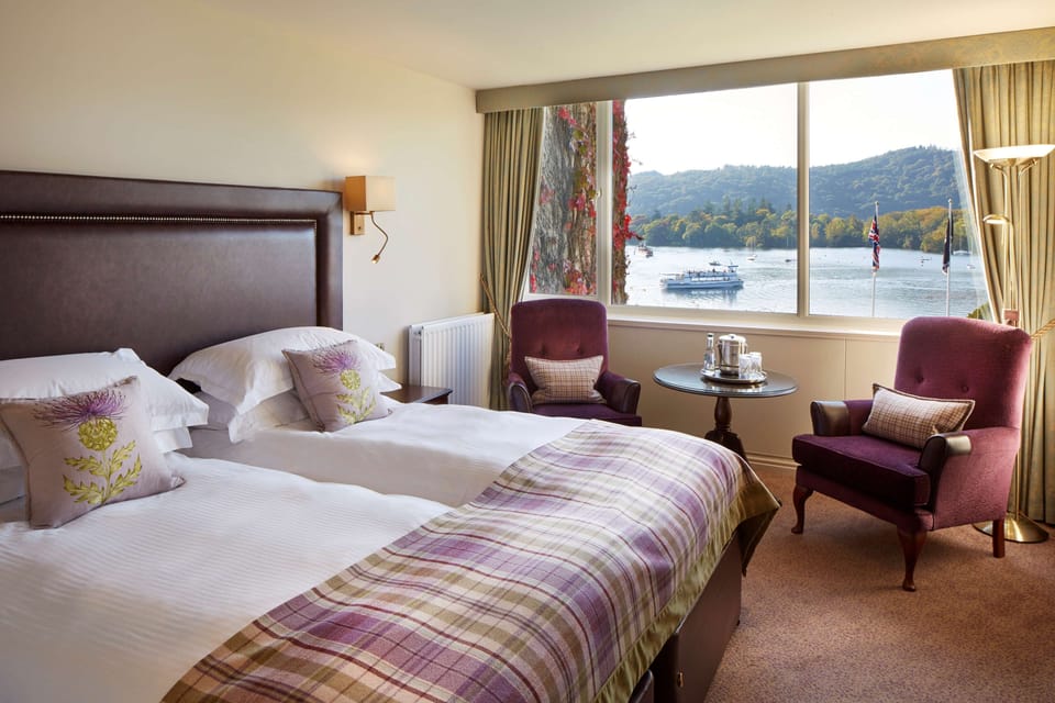 Superior Room, 1 King Bed | Premium bedding, in-room safe, desk, blackout drapes