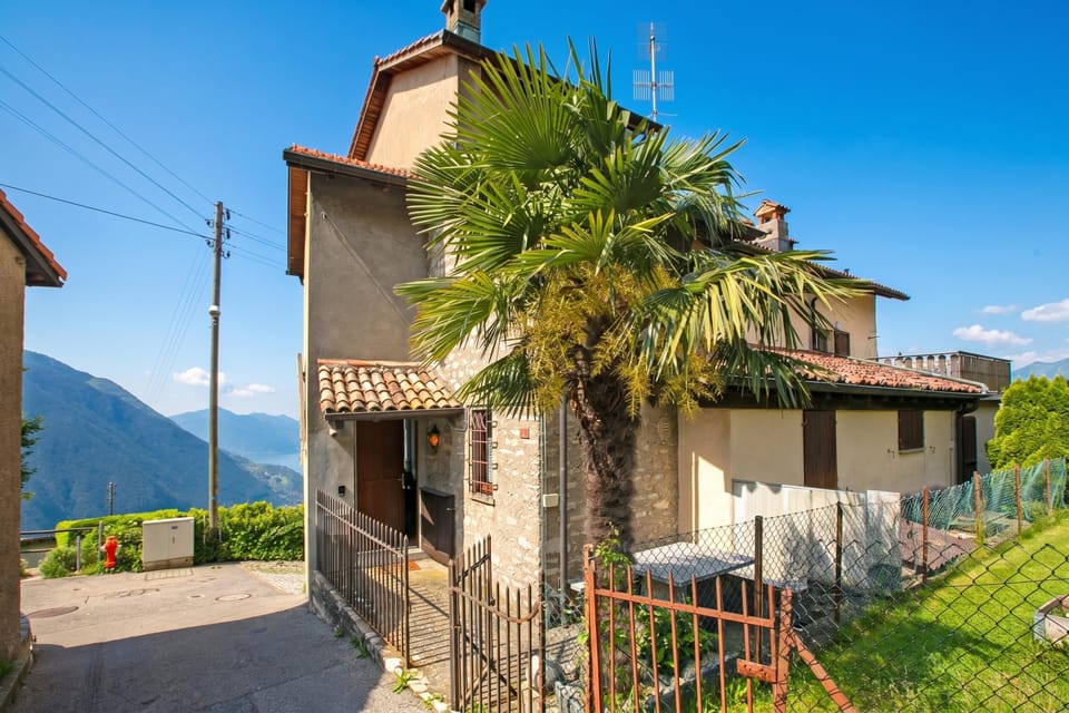 Family Townhome, 1 Bedroom, Microwave (Angelina: Panoramic Lake View House) | Exterior