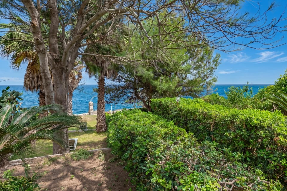 Family House, Multiple Bedrooms, Sea Facing (La Porta Sul Mare - on the sea) | Property grounds