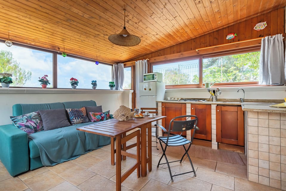 Family House, Multiple Bedrooms, Sea Facing (La Porta Sul Mare - on the sea) | Interior