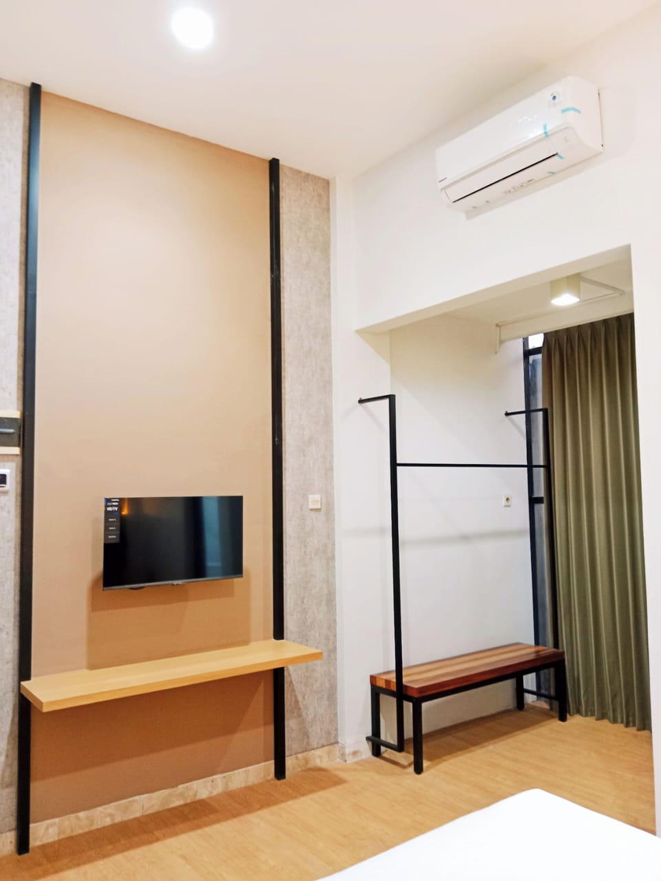 Standard Double Room | Desk, soundproofing, rollaway beds (surcharge), WiFi (free)