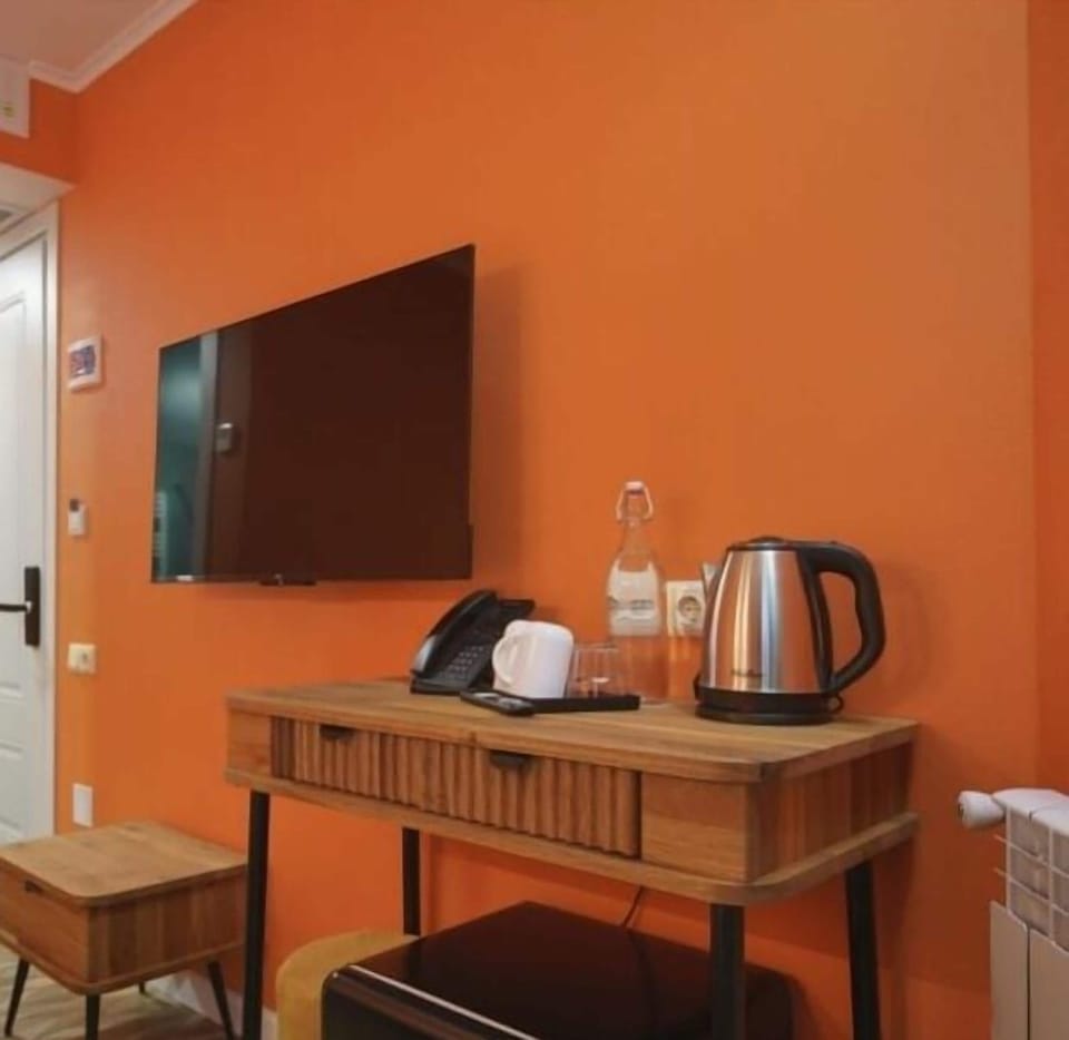 Basic Double Room | Free WiFi, bed sheets