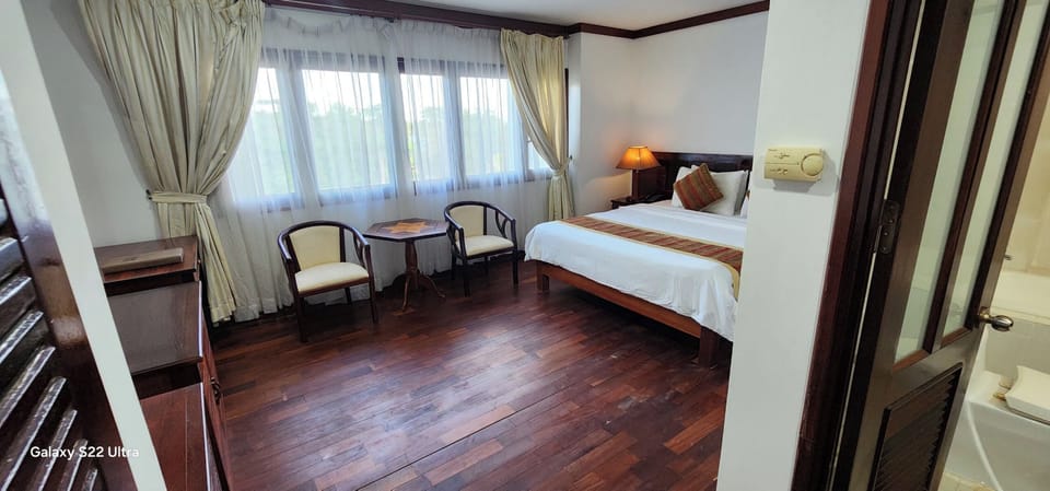 Minibar, desk, soundproofing, free WiFi