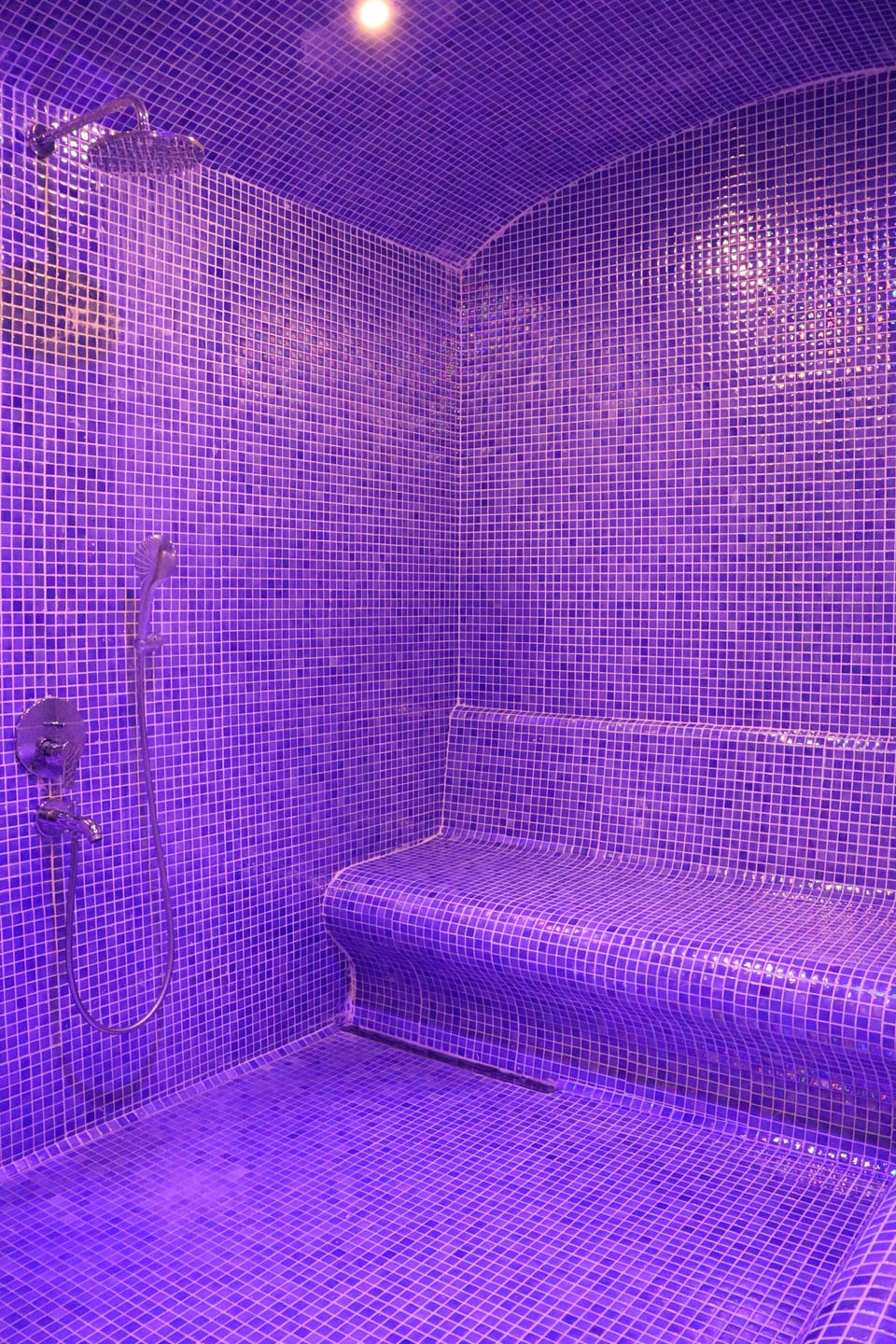 Couples treatment rooms, sauna, hot tub, steam room, massages