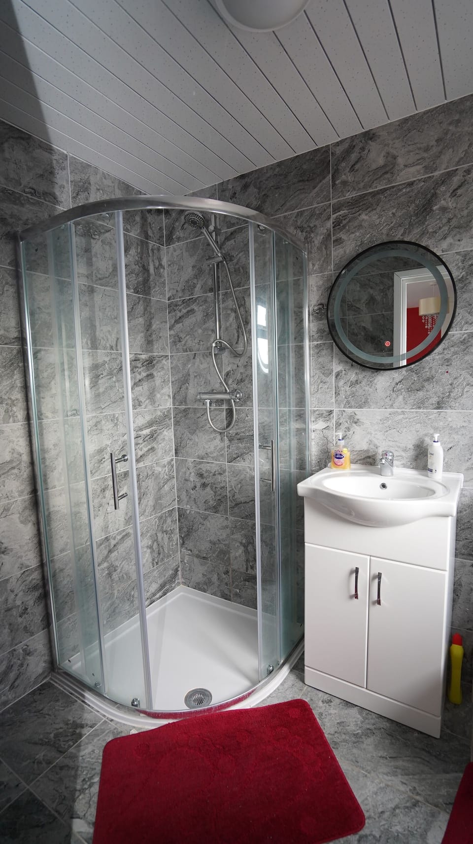 Shower, towels