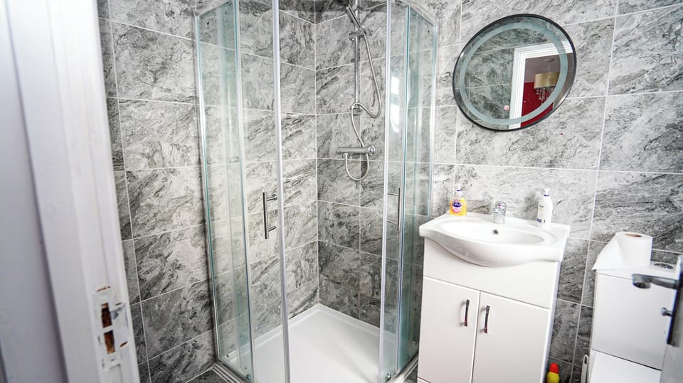 Shower, towels