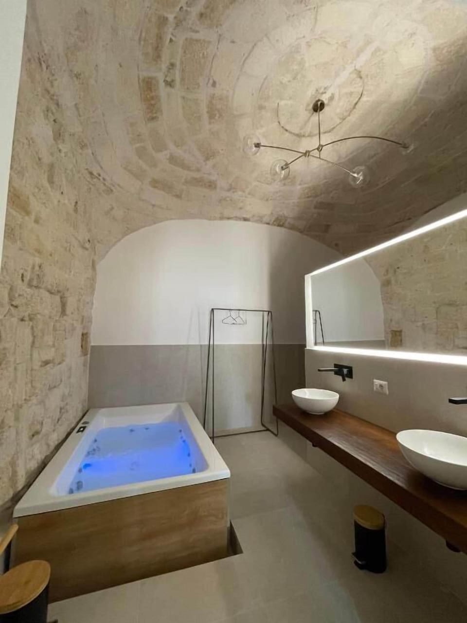 Double Room, 1 King Bed with Sofa bed, Non Smoking, City View | Bathroom | Slippers, bidet