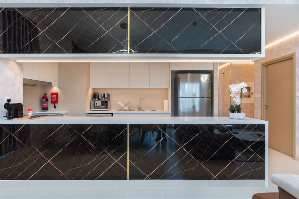 Luxury Apartment, 3 Bedrooms, City View | Private kitchen | Fridge, microwave, oven, stovetop