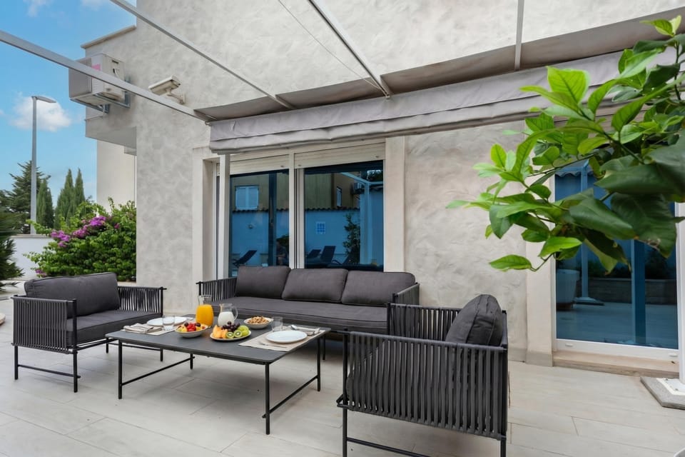 Honeymoon Villa, 4 Bedrooms, Balcony (Villa Bianco Nero with Pool) | Outdoor dining