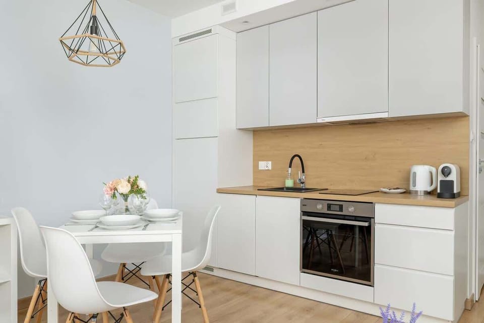 Modern, fully equipped kitchenette. 