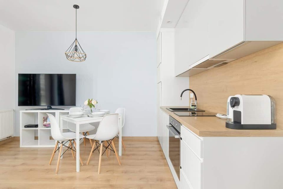 Modern, fully equipped kitchenette. 