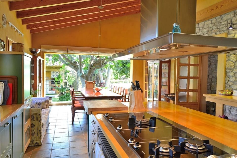 villa Majorca, swimming pool, modern kitchen, jacuzzi