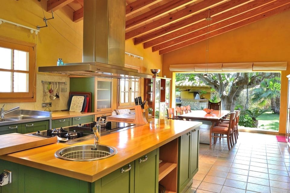 villa Majorca, swimming pool, modern kitchen, jacuzzi