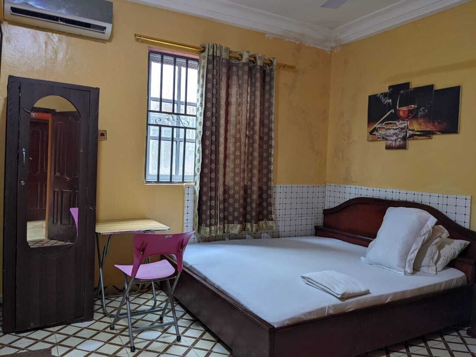 Iron/ironing board (on request), WiFi (free)