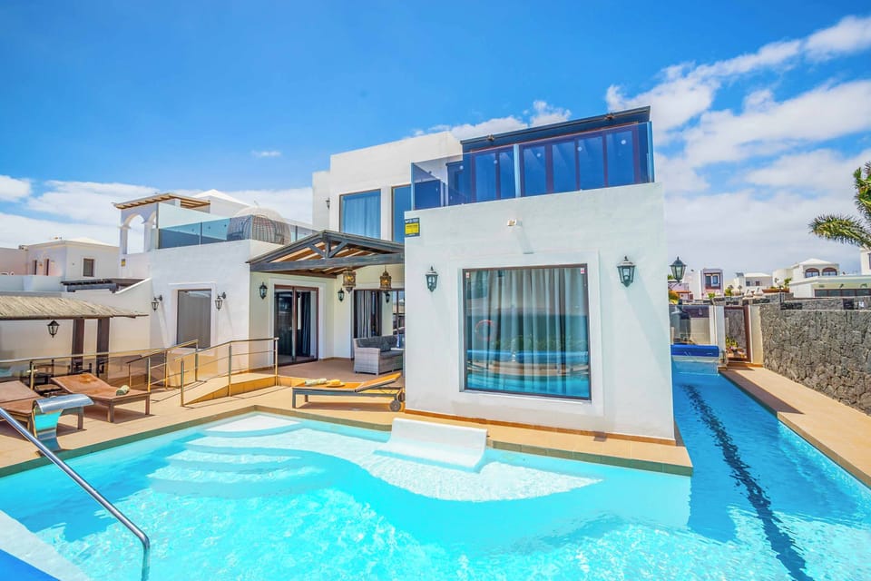 Villa (5 Bedrooms) | Exterior