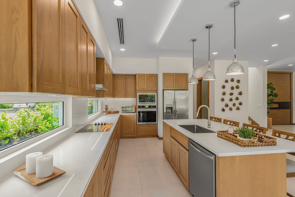 Fully equipped gourmet kitchen
