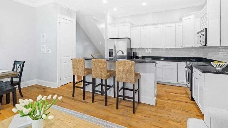 Full kitchen