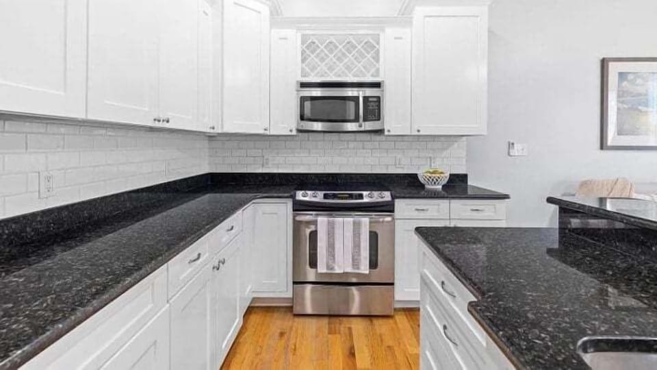 Full kitchen
