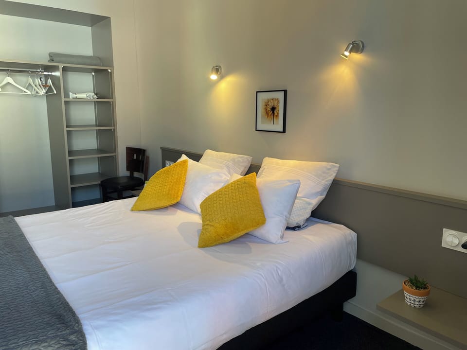 Classic Double Room, City View | Desk, free WiFi