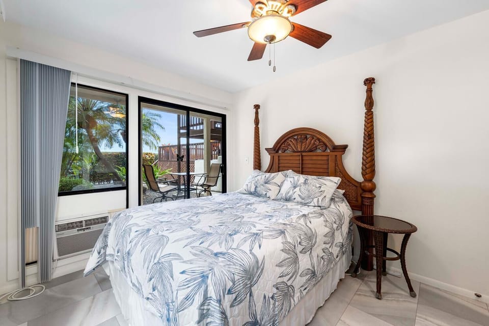 Downstairs third guest bedroom with lanai, AC and garden views.