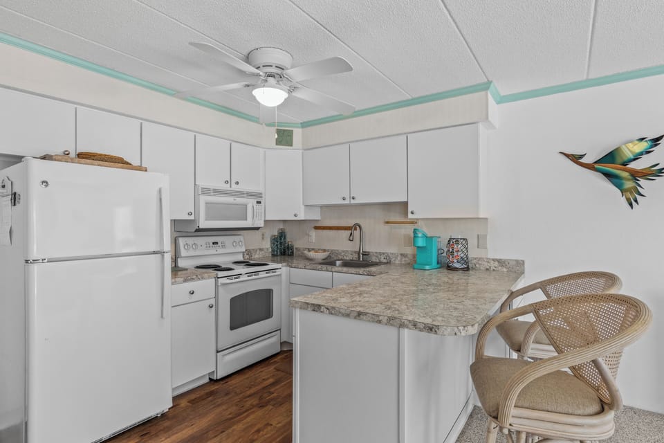 The Chef in your Family will adore the wide open - Fully-Equipped Kitchen!