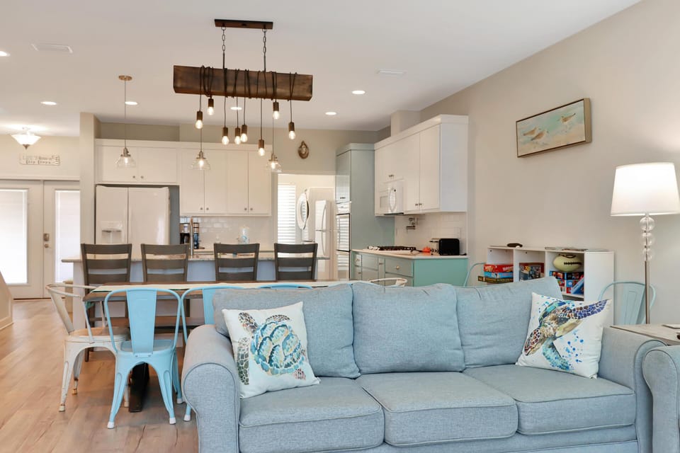 House, Multiple Beds (Turtle Town) | Living area