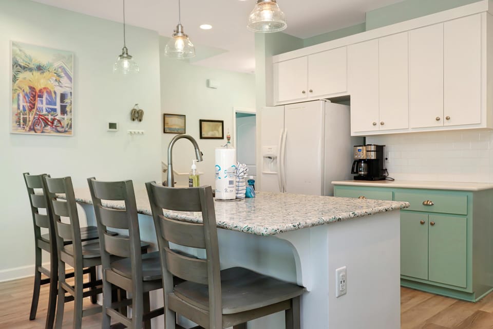 House, Multiple Beds (Turtle Town) | Private kitchen