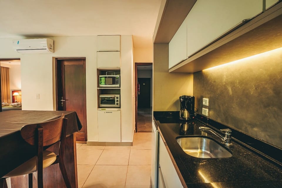 Deluxe Apartment, Park View | Private kitchen