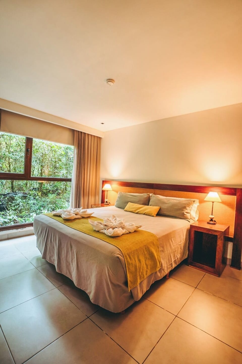 Deluxe Apartment, Park View | Minibar, free WiFi, bed sheets