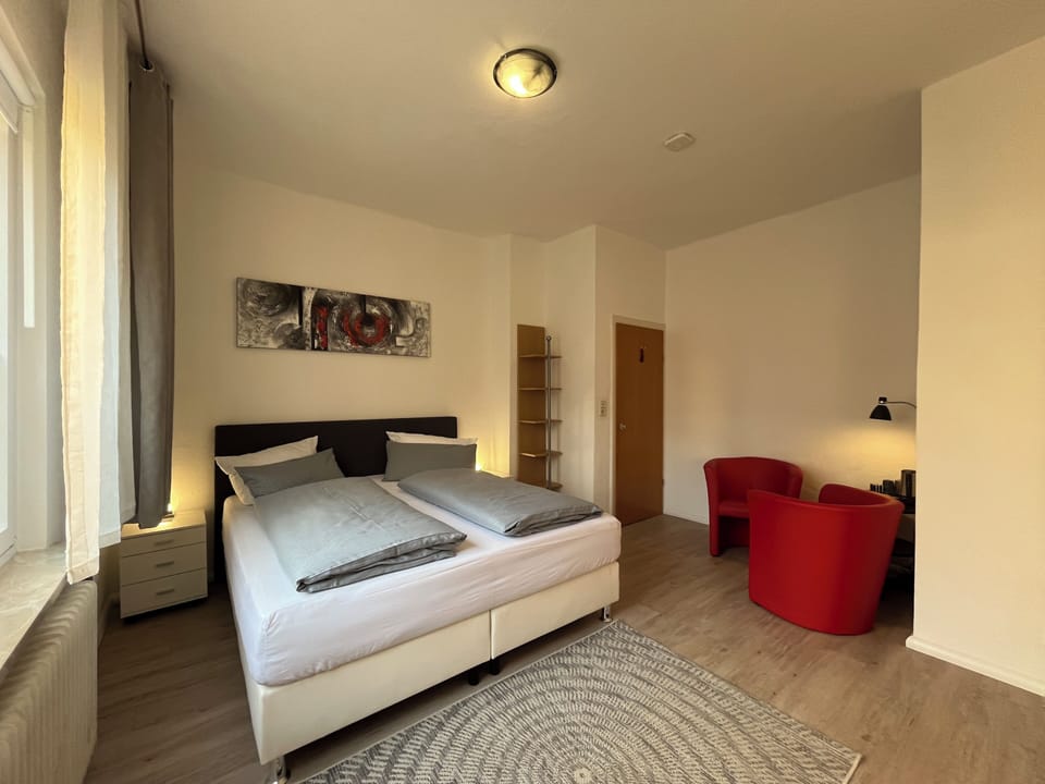 Hypo-allergenic bedding available, blackout drapes, WiFi (free)