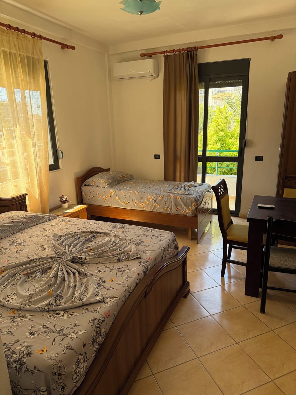 Desk, individually furnished, bed sheets
