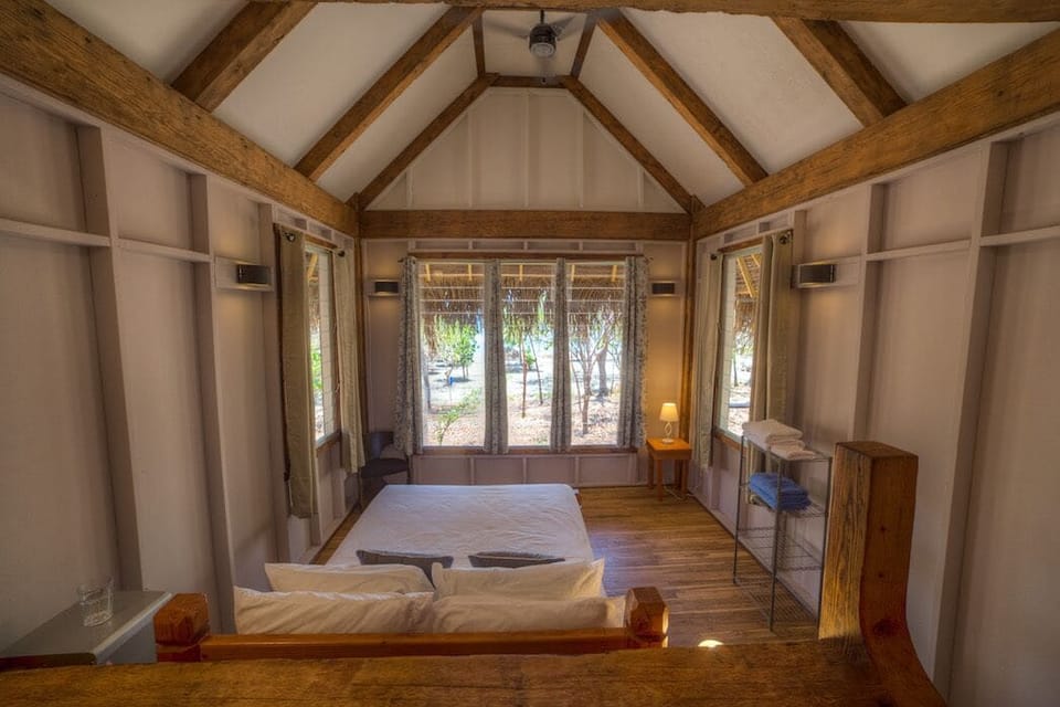 1 bedroom, bed sheets