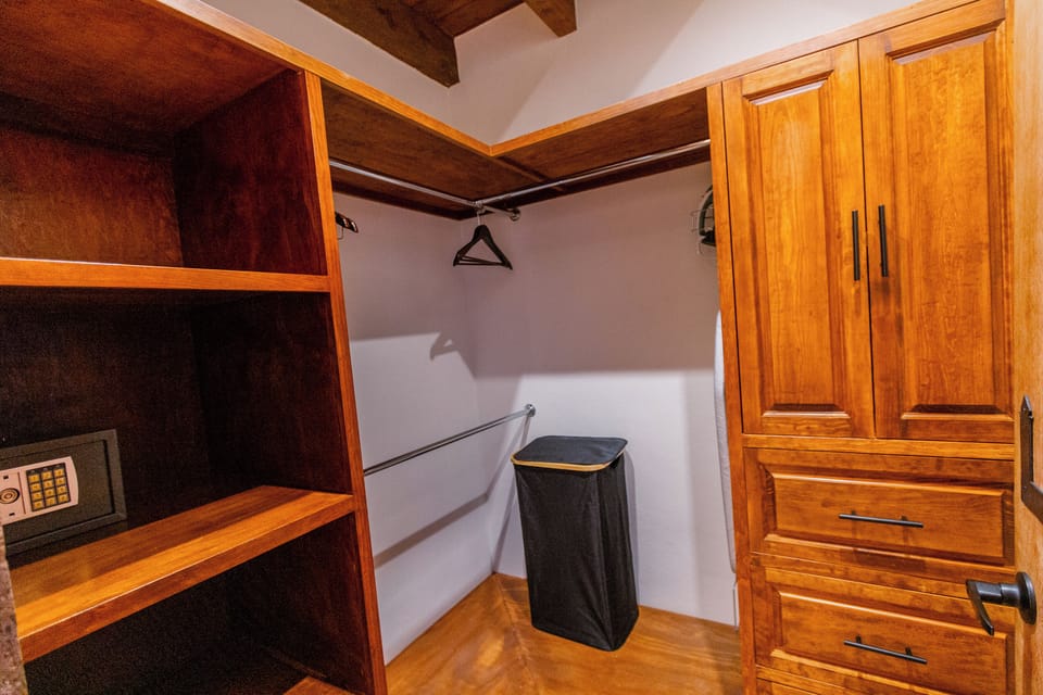 Deluxe Suite, City View | Minibar, in-room safe, free WiFi, bed sheets