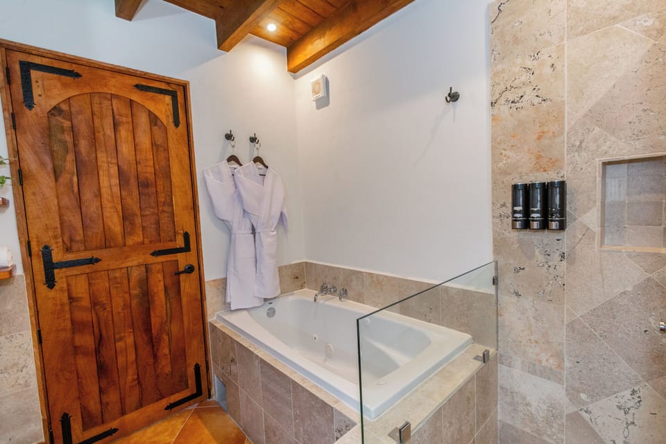 Luxury Suite, City View | Bathroom | Free toiletries, hair dryer, bathrobes, towels
