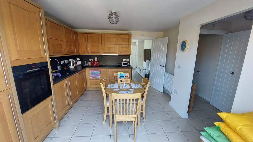 House, 3 Bedrooms | Private kitchen | Fridge, microwave, coffee/tea maker