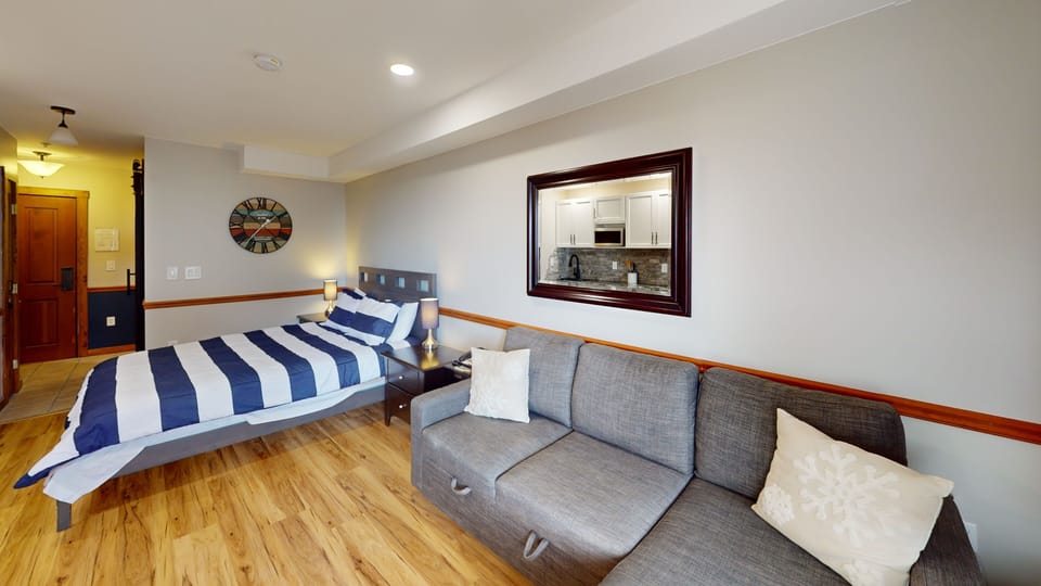 Home Decor, Indoors, Furniture, Living Room, Couch