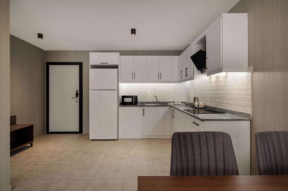 Suite, 1 King Bed, Non Smoking | Minibar, soundproofing, iron/ironing board, free WiFi