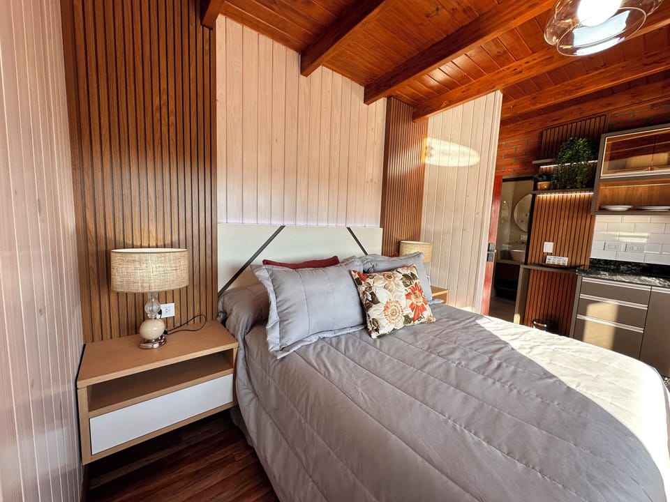 Luxury Double Room, Balcony, River View | Laptop workspace, WiFi (free), individually decorated