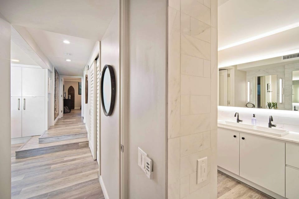 Hallway | Polo Beach 108 in Wailea, Maui by Luxus Vacation Properties