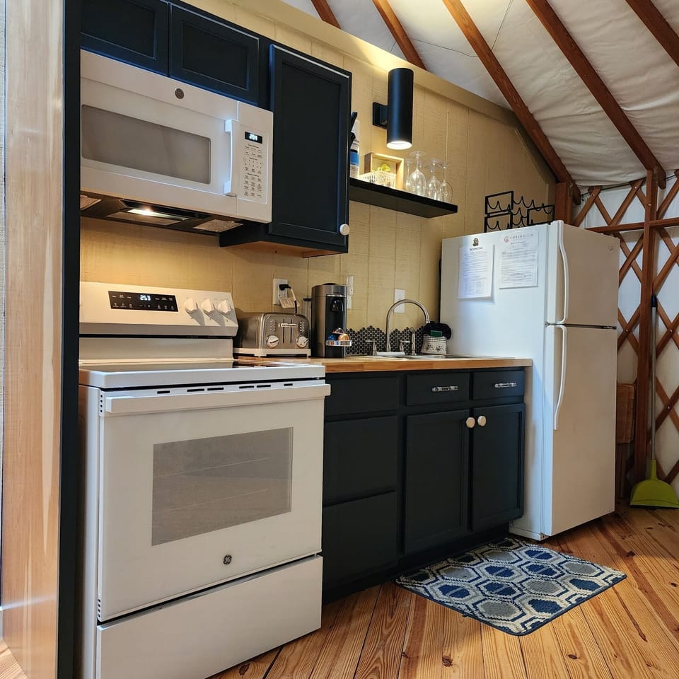 Full kitchen